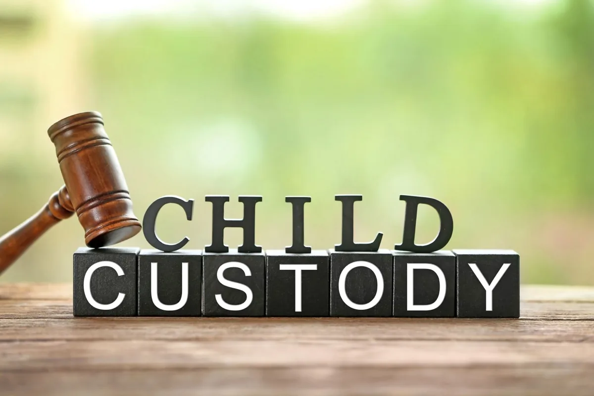 Child Custody spelled in blocks beside a gavel